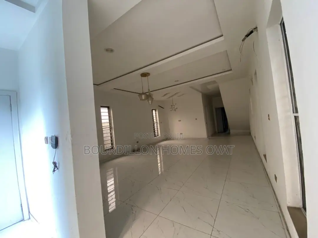 4bdrm Duplex in Lekki for sale