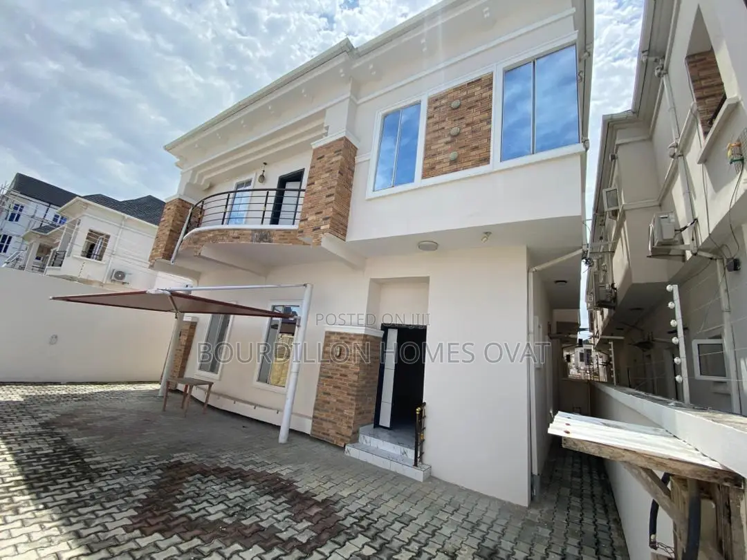 5bdrm Apartment in Lekki for sale