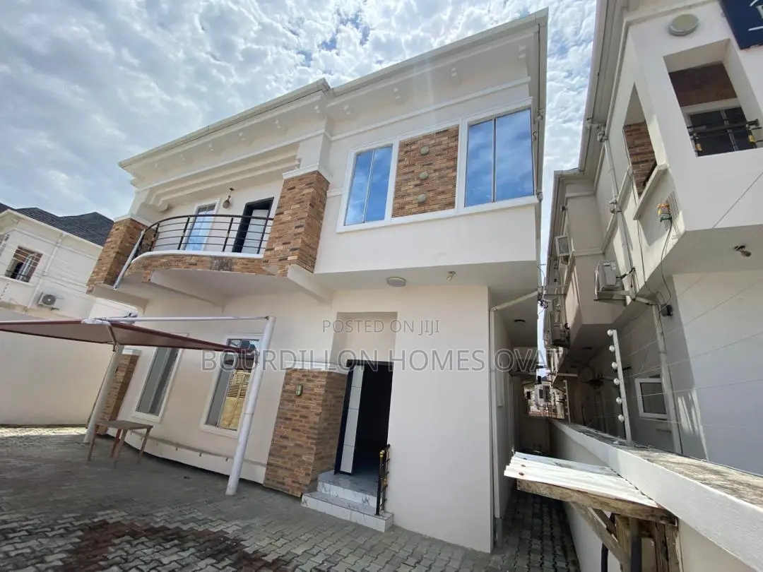 5bdrm Apartment in Lekki for sale