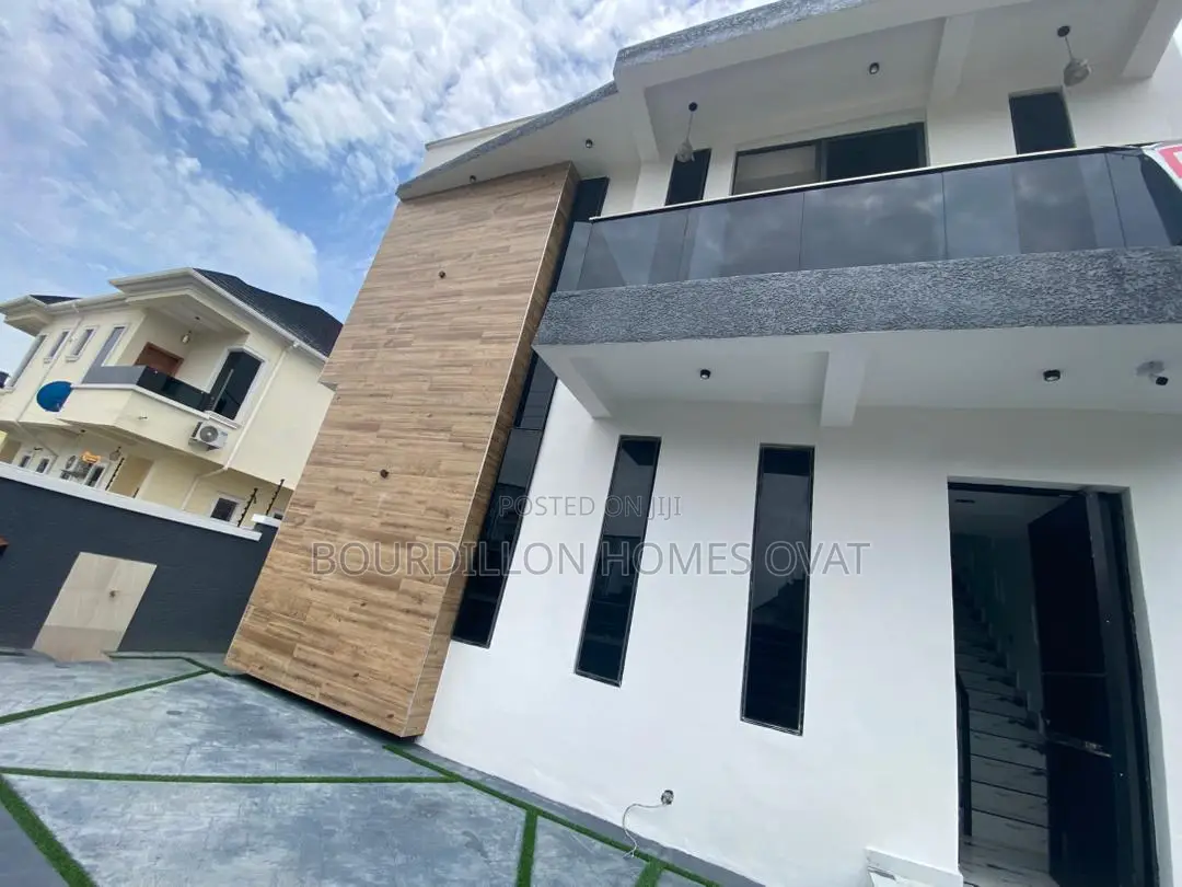 5bdrm Apartment in Lekki for sale