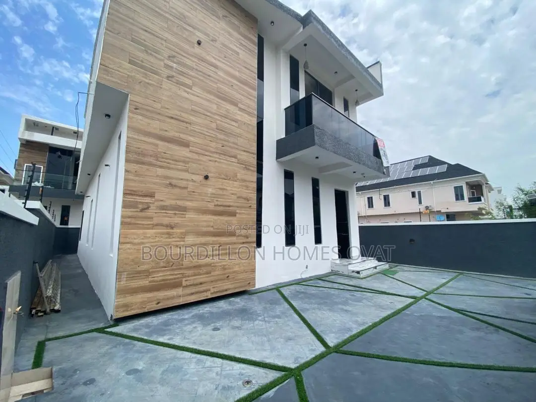 5bdrm Apartment in Lekki for sale
