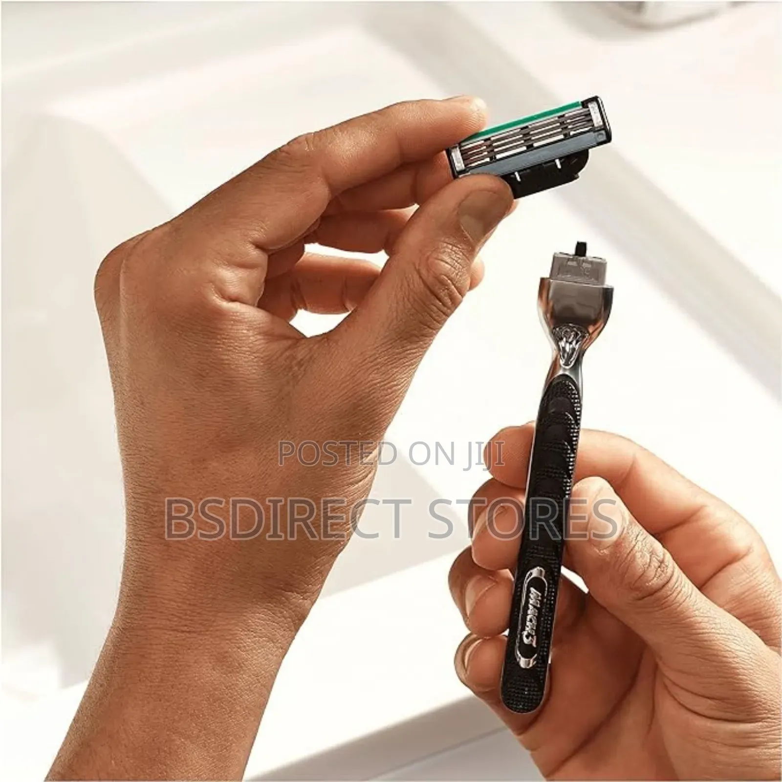 Gillette Mach 3 Razor Kit Plus 4 Blades Classic Smooth Shave