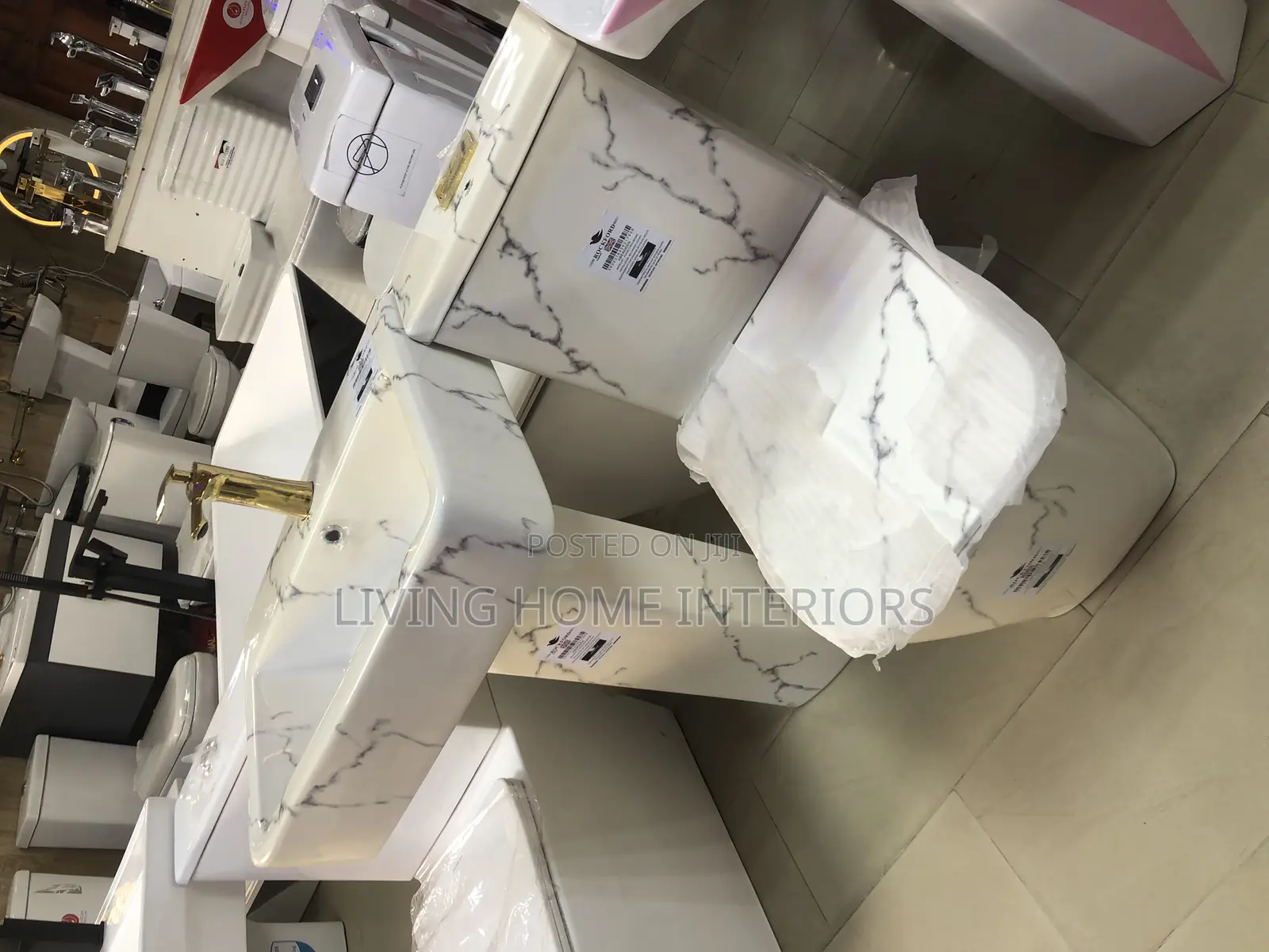 Rock Ford Carrara White Water Closet