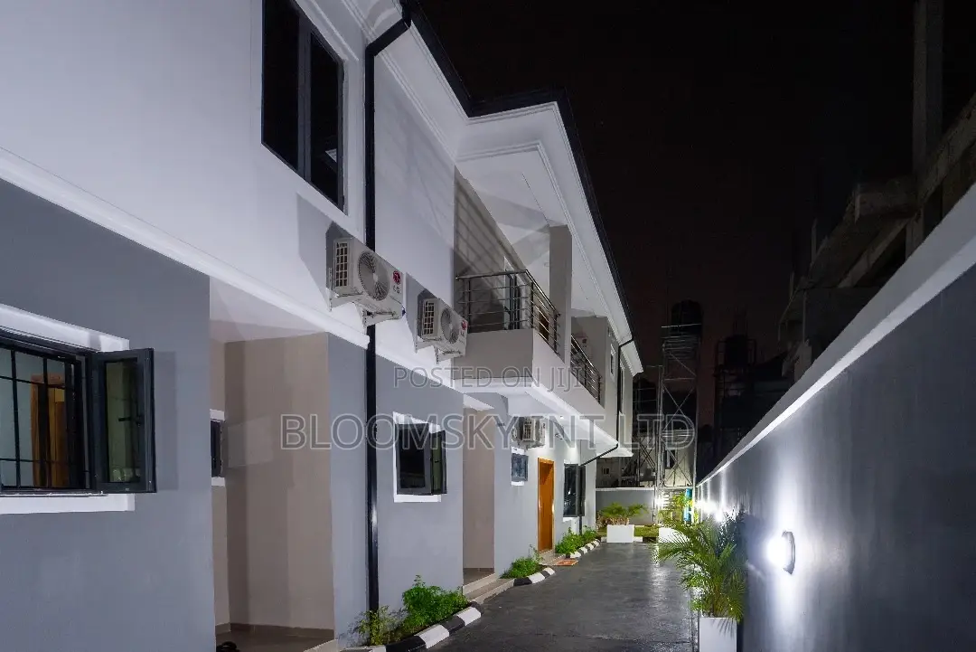 Captivating 5 Bedroom Duplexe in Lekki Phase 1
