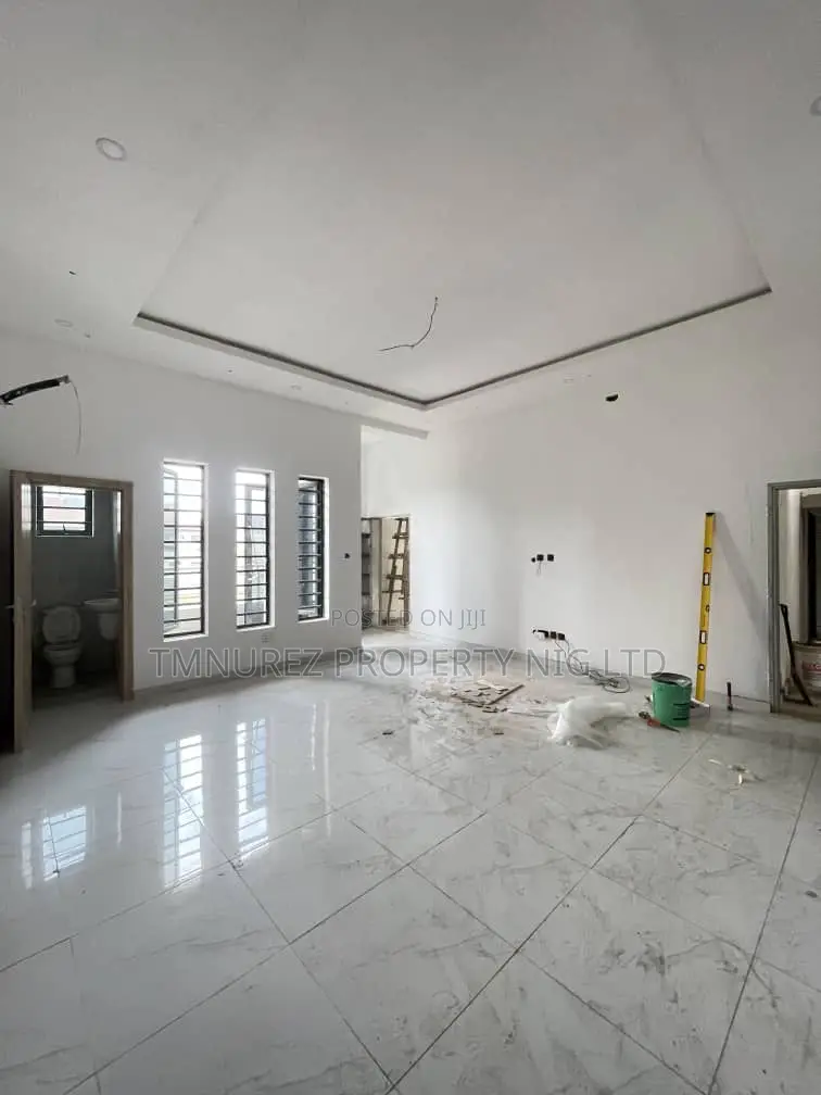 3bdrm Apartment in Yaba, Constain for sale