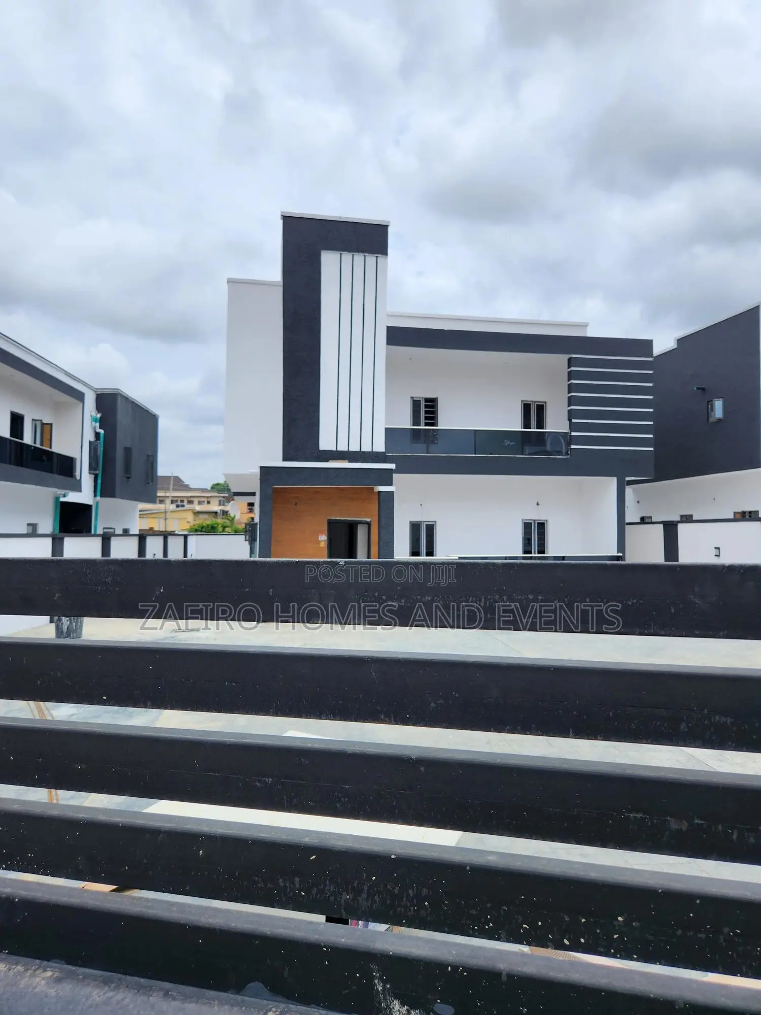 4bdrm Duplex in Oyelade Estate for sale