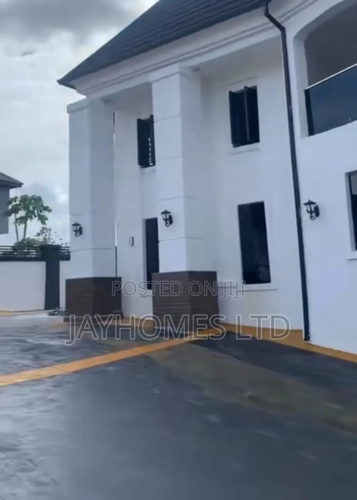 7bdrm Duplex in Back Of Specialist, Oshimili South for sale