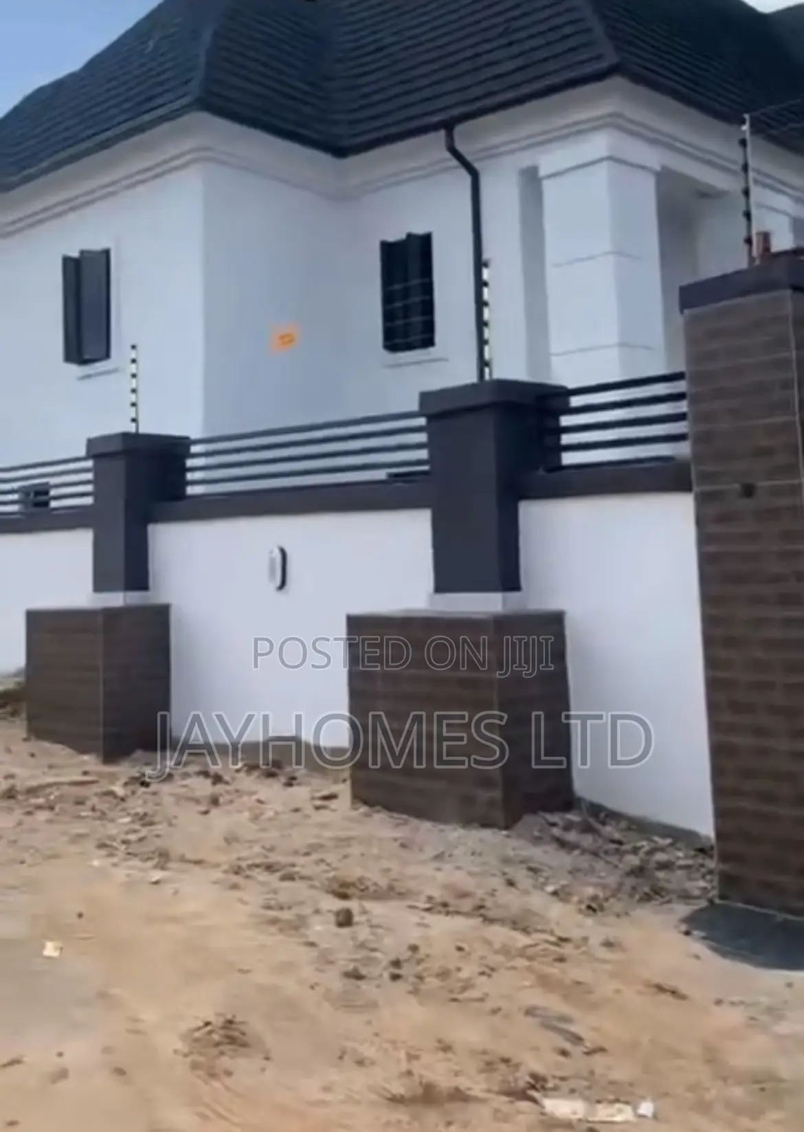 7bdrm Duplex in Back Of Specialist, Oshimili South for sale