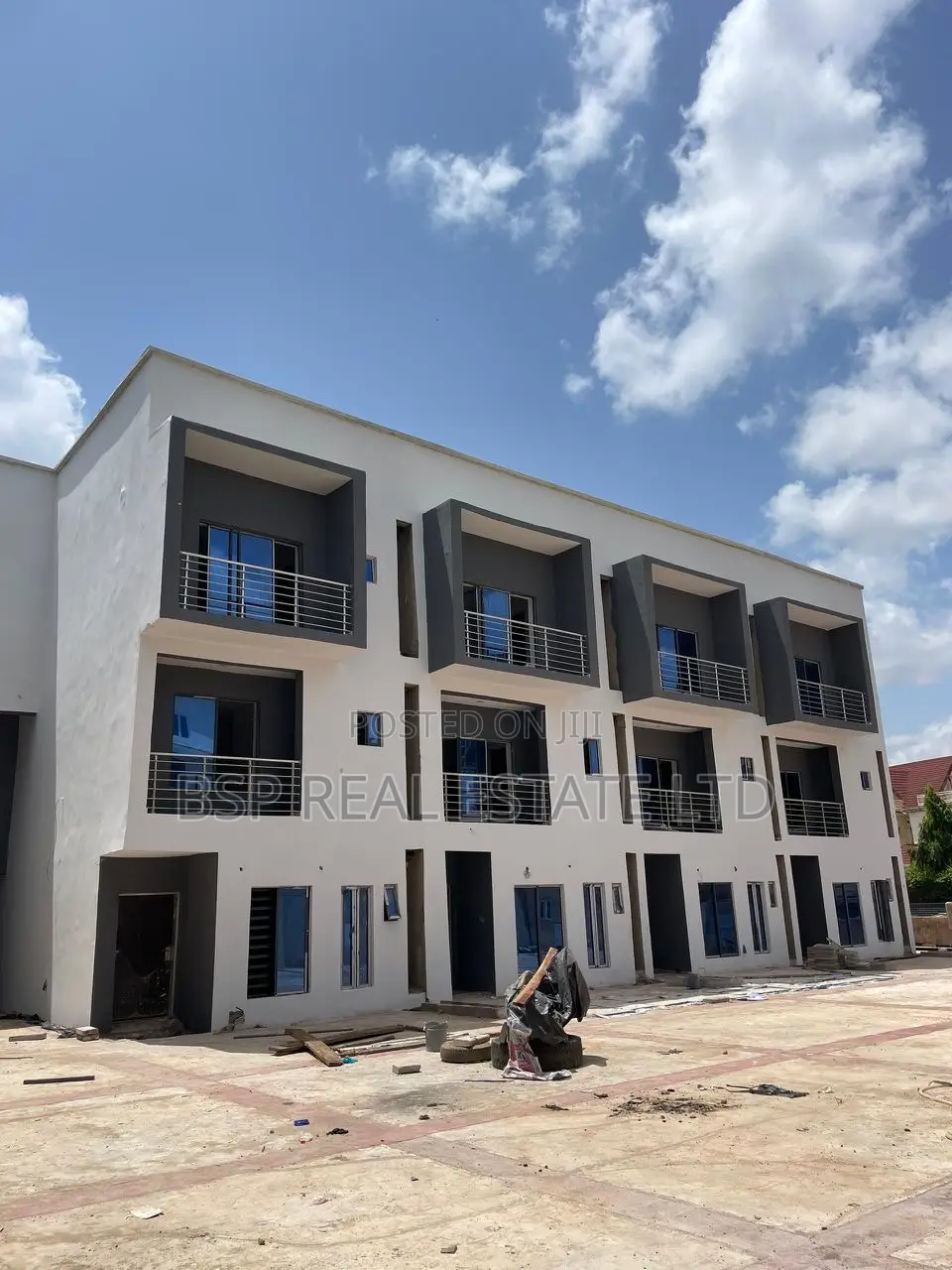 4bdrm Townhouse/Terrace in Gaduwa for sale