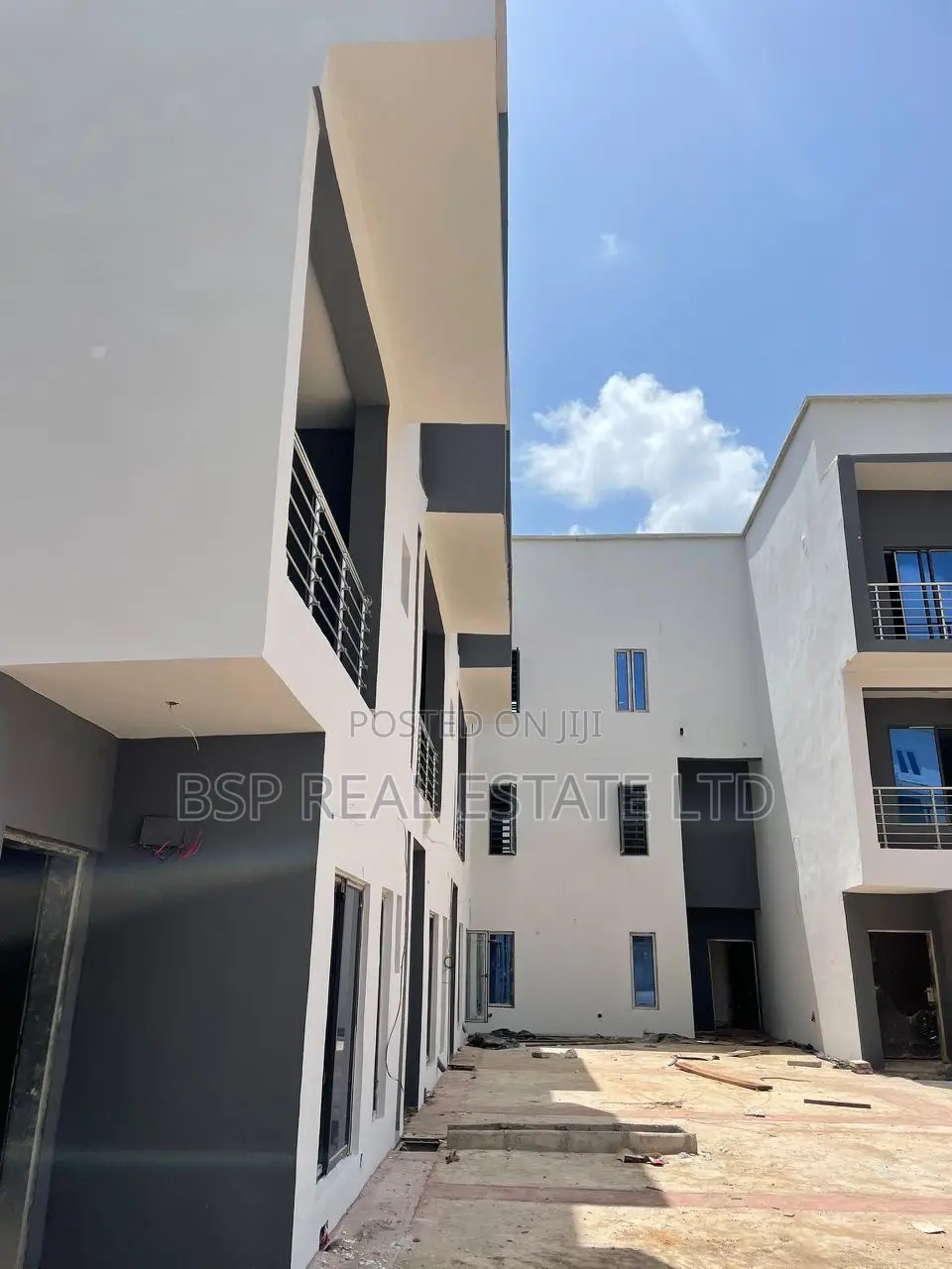 4bdrm Townhouse/Terrace in Gaduwa for sale