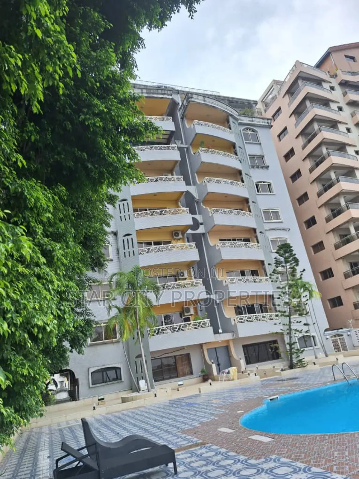 18bdrm Block of Flats in Lekki Lagos, Ilasan for sale