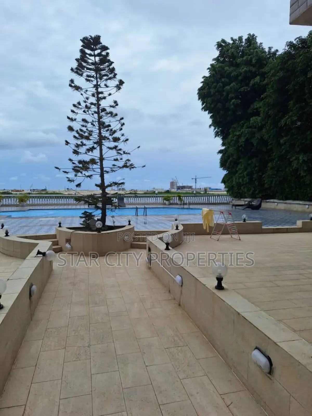 18bdrm Block of Flats in Lekki Lagos, Ilasan for sale