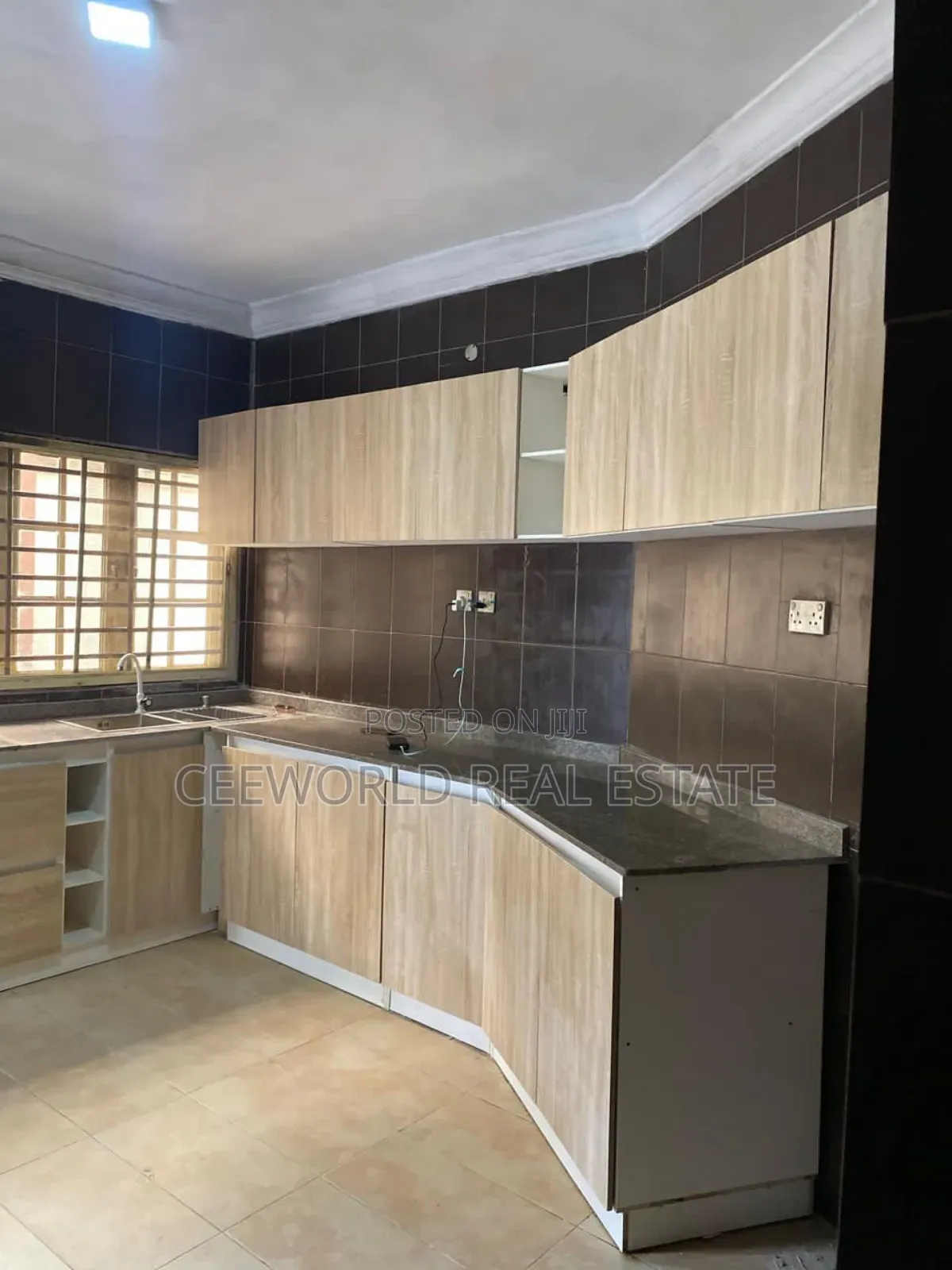 5bdrm Duplex in Oluyole Main Estate for rent