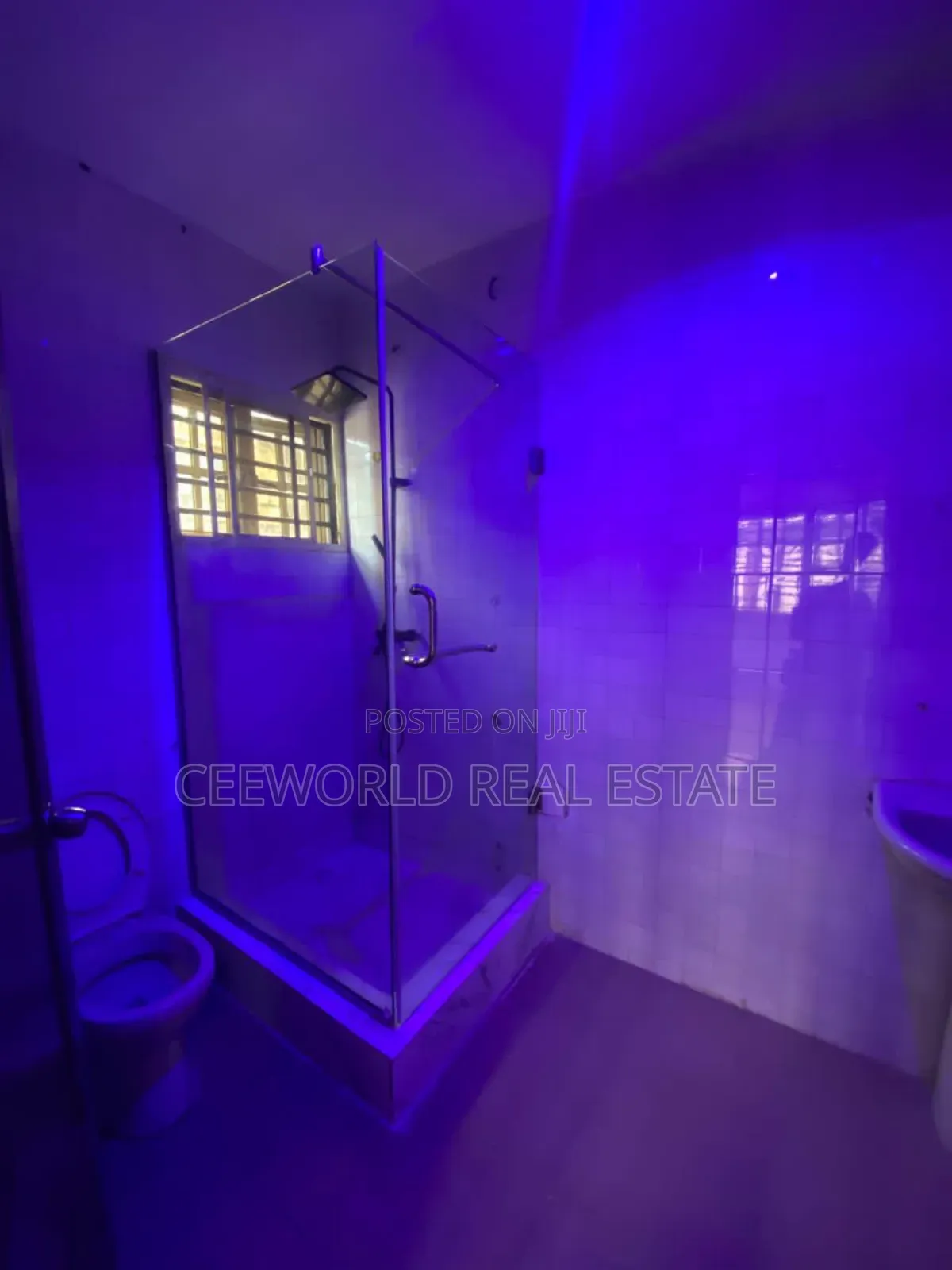 5bdrm Duplex in Oluyole Main Estate for rent