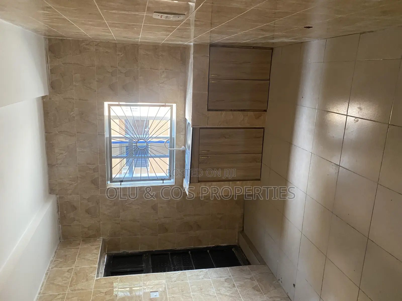 3bdrm Block of Flats in Aco Amac Estate, Lugbe District for rent