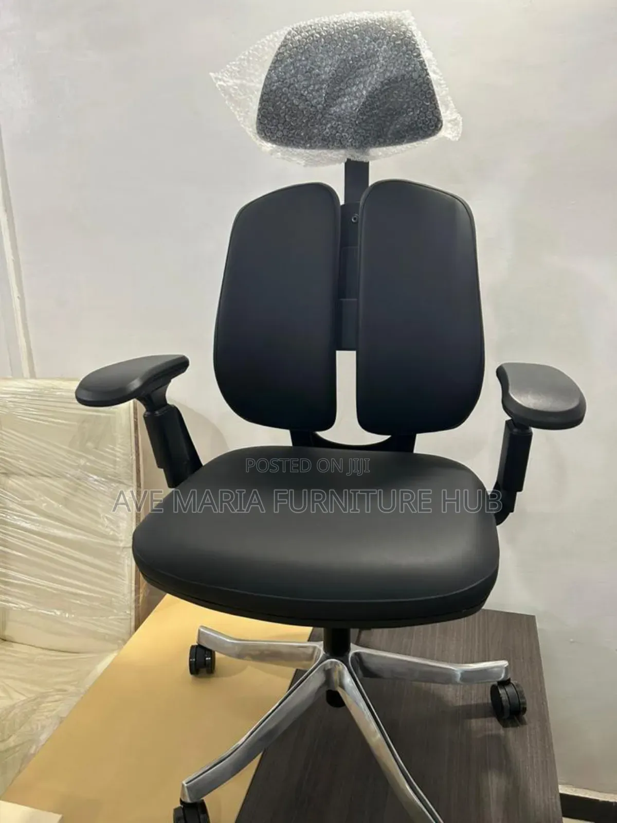 Executive Kidney Swivel Office Chair.