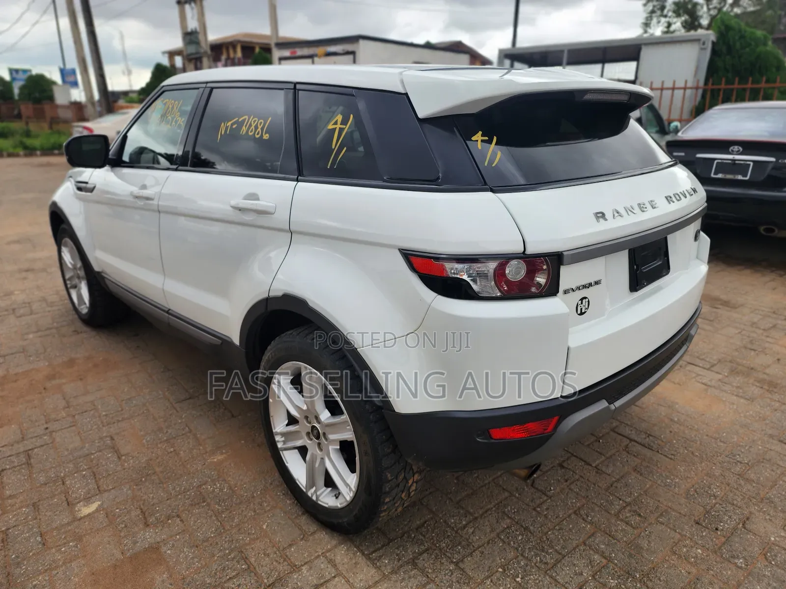 Land Rover Range Rover Evoque Pure Plus AWD 2013 White