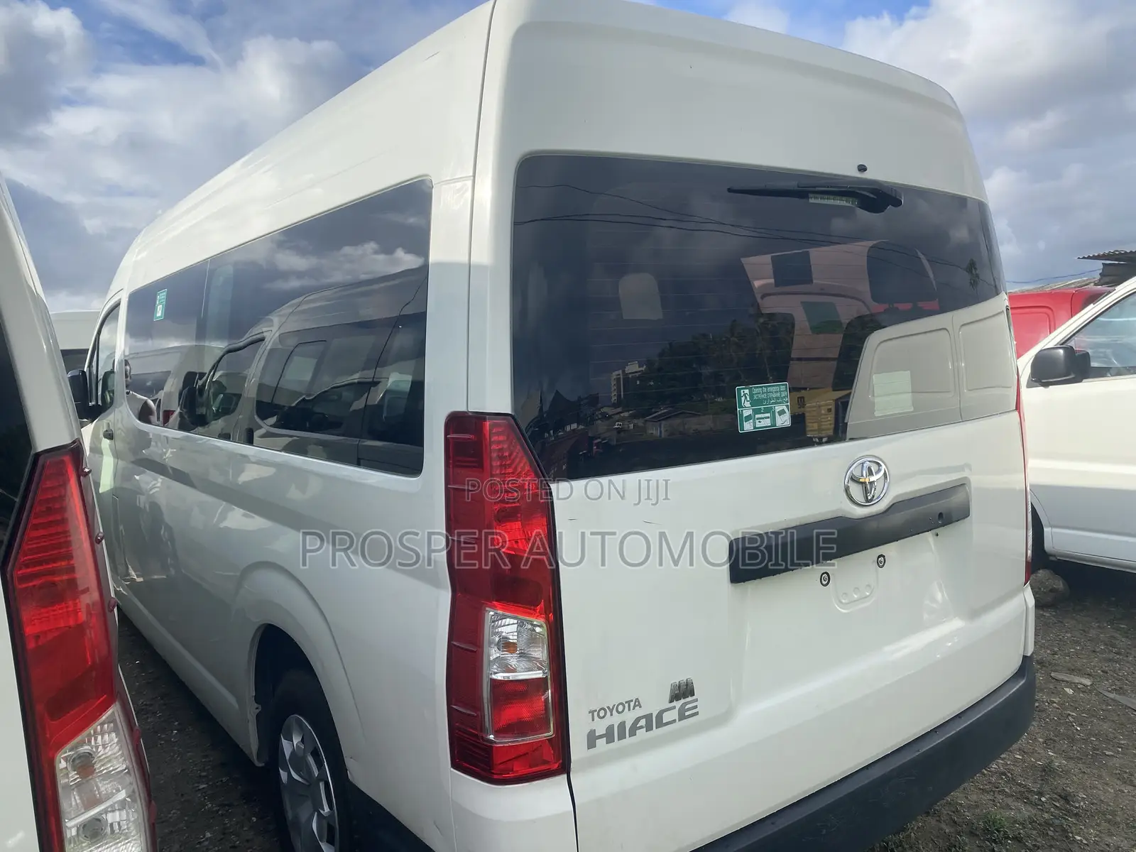 Toyota HiAce 2019 White