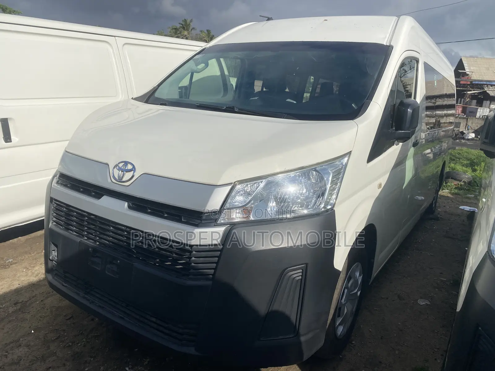 Toyota HiAce 2019 White