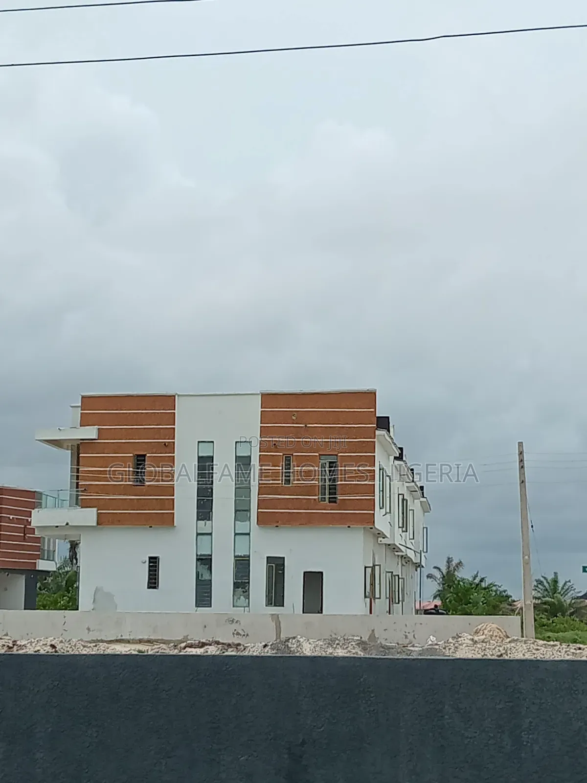 4bdrm Duplex in Adiva By Beachwood, Lakowe for sale