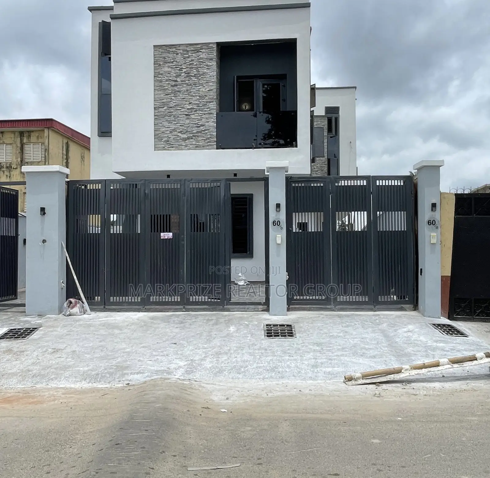 4bdrm Duplex in Surulere Lagos for sale