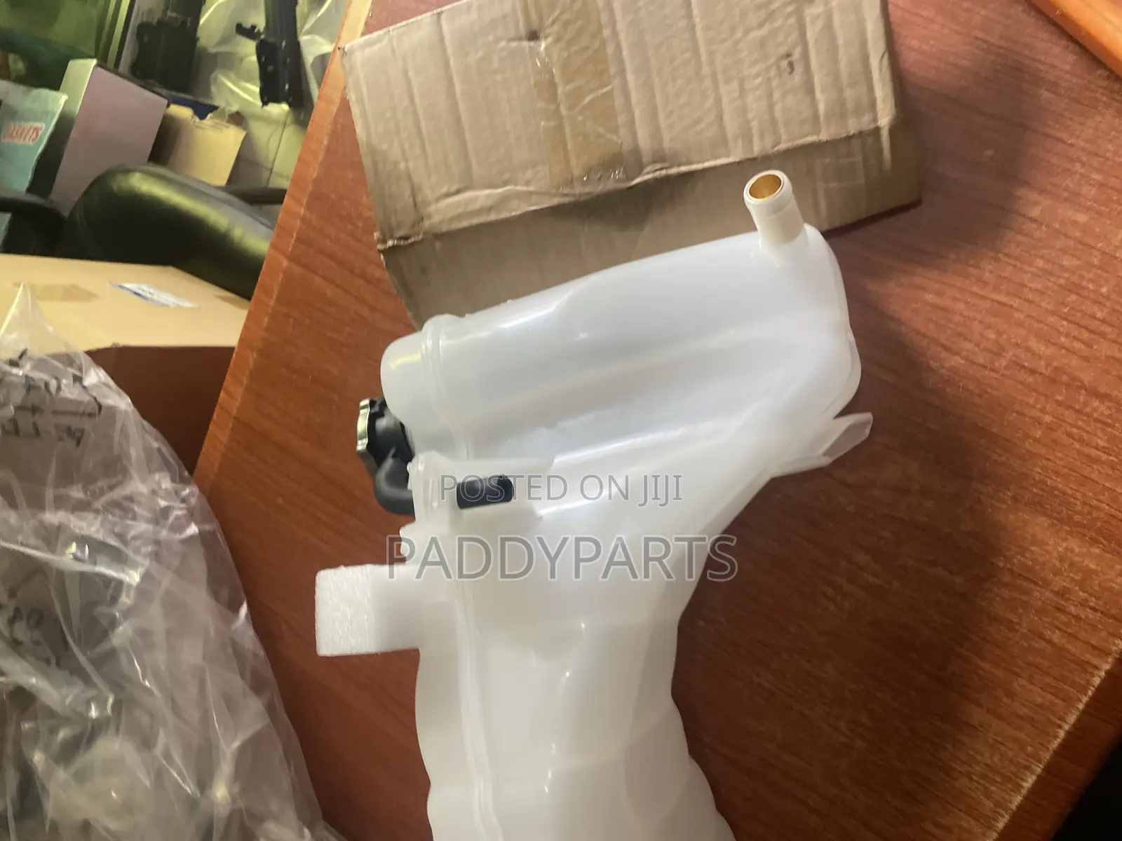 Chrysler 300 Engine Coolant Recovery Tank