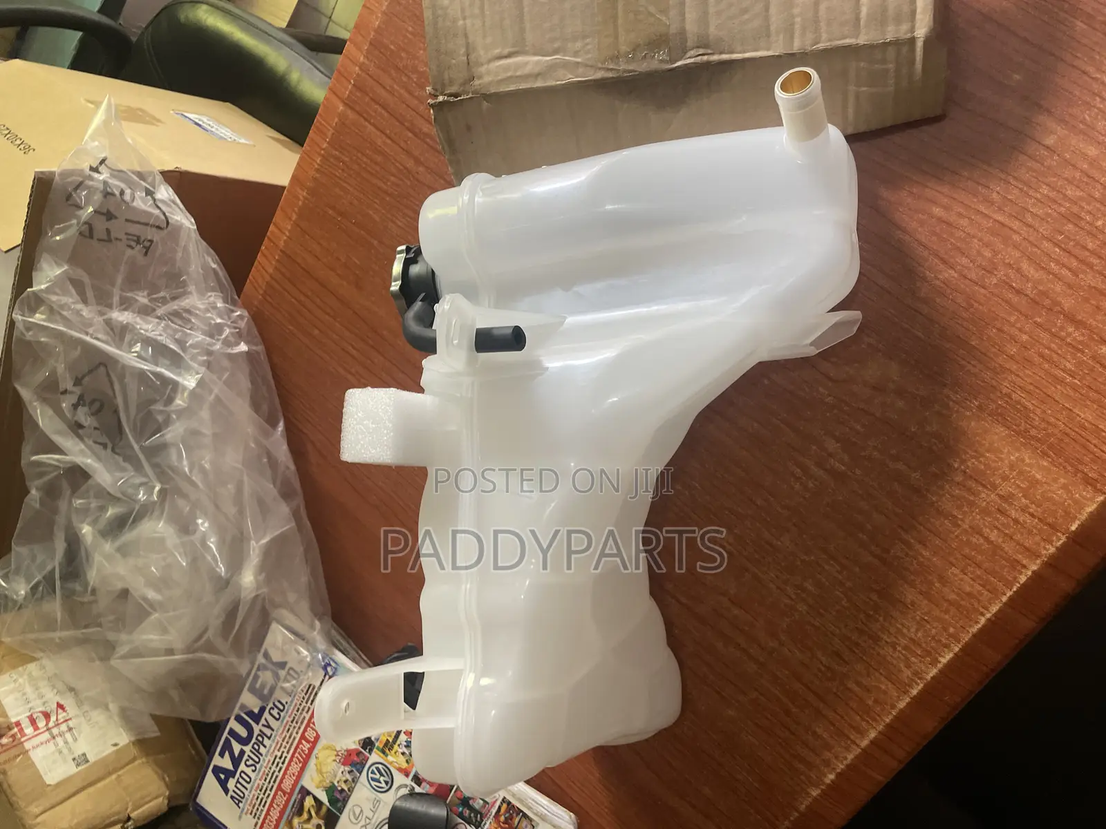 Chrysler 300 Engine Coolant Recovery Tank