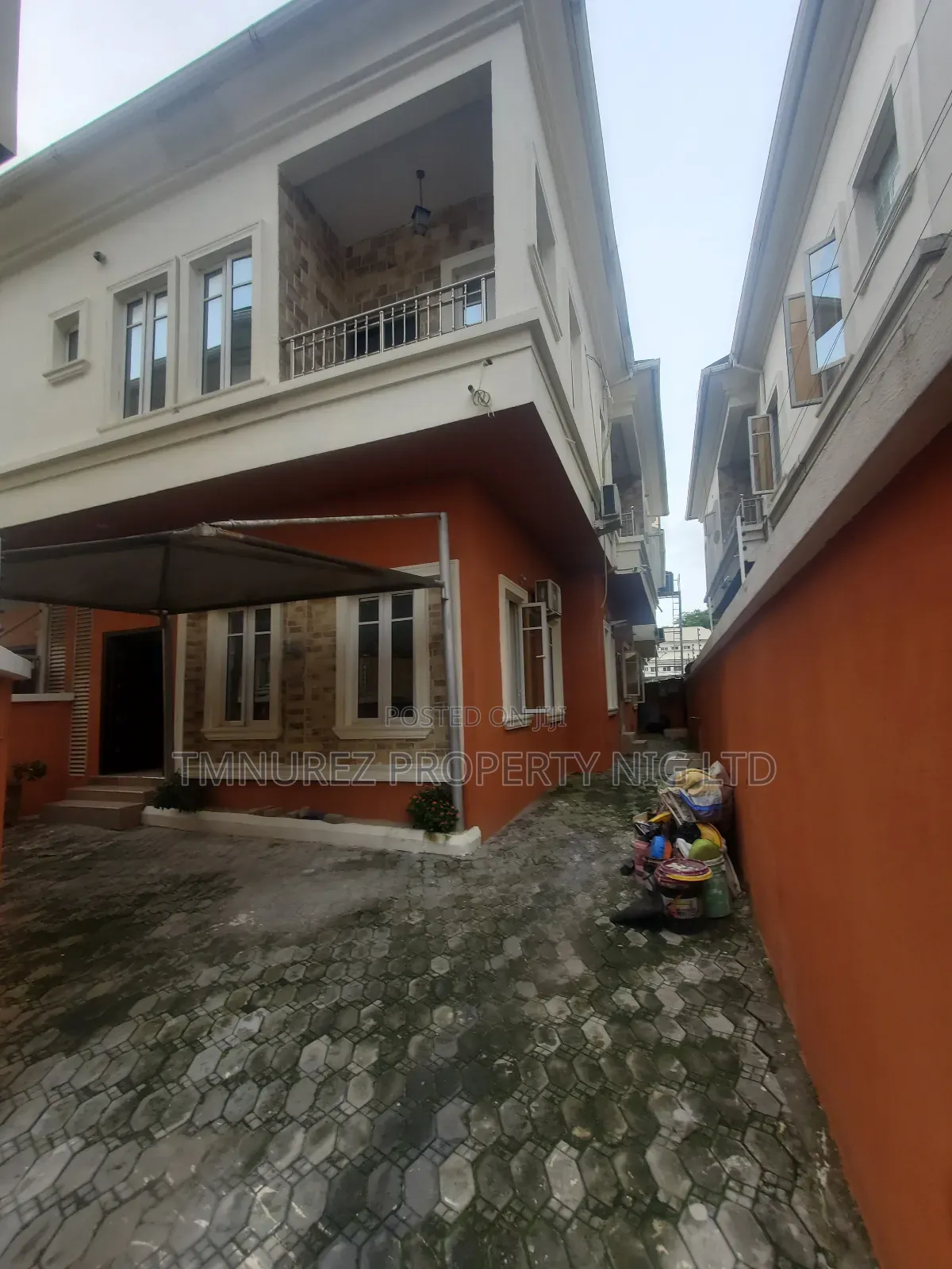 Studio Apartment in Chevron for rent