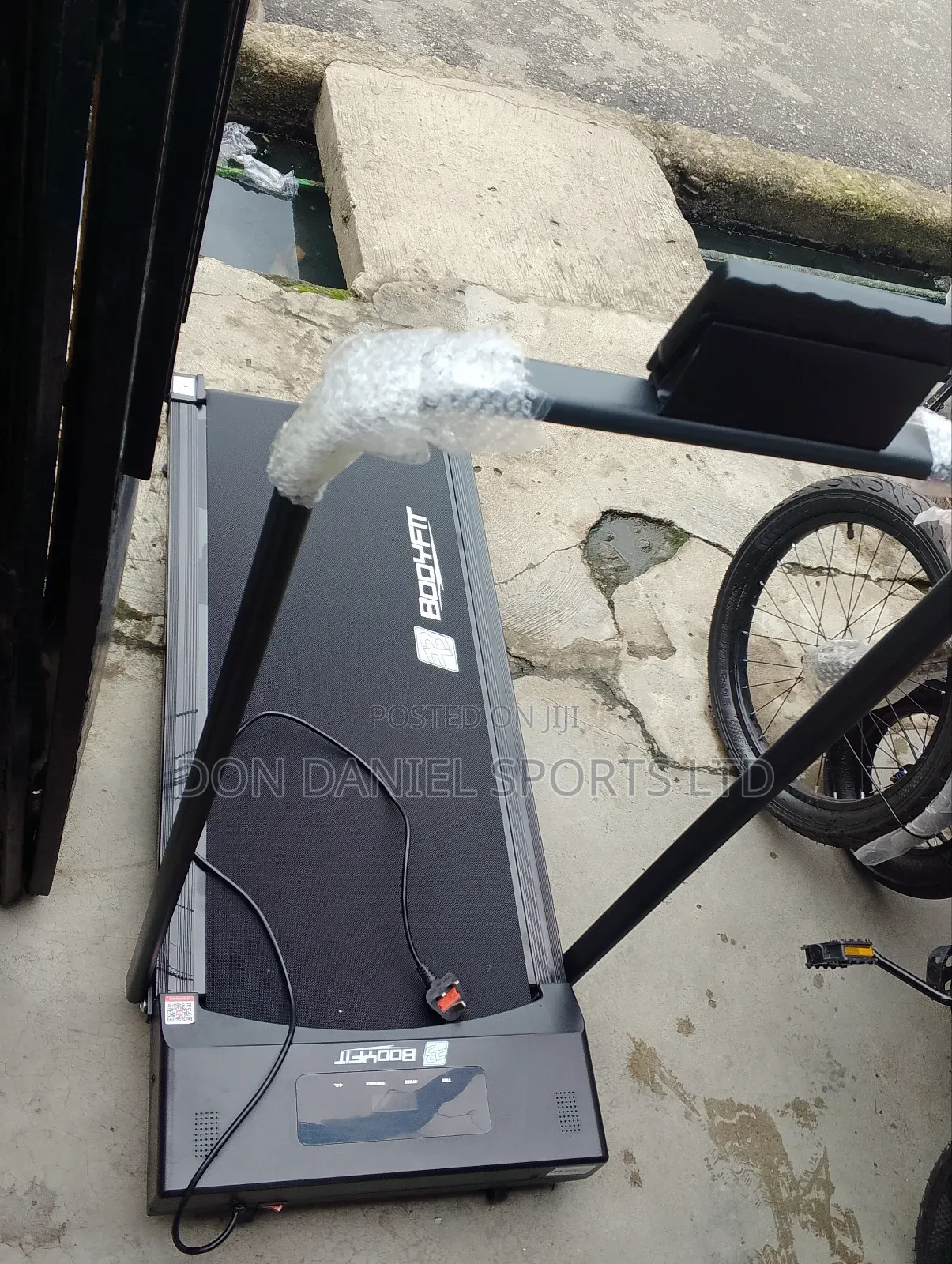 2hp Bodyfit Platform Treadmill