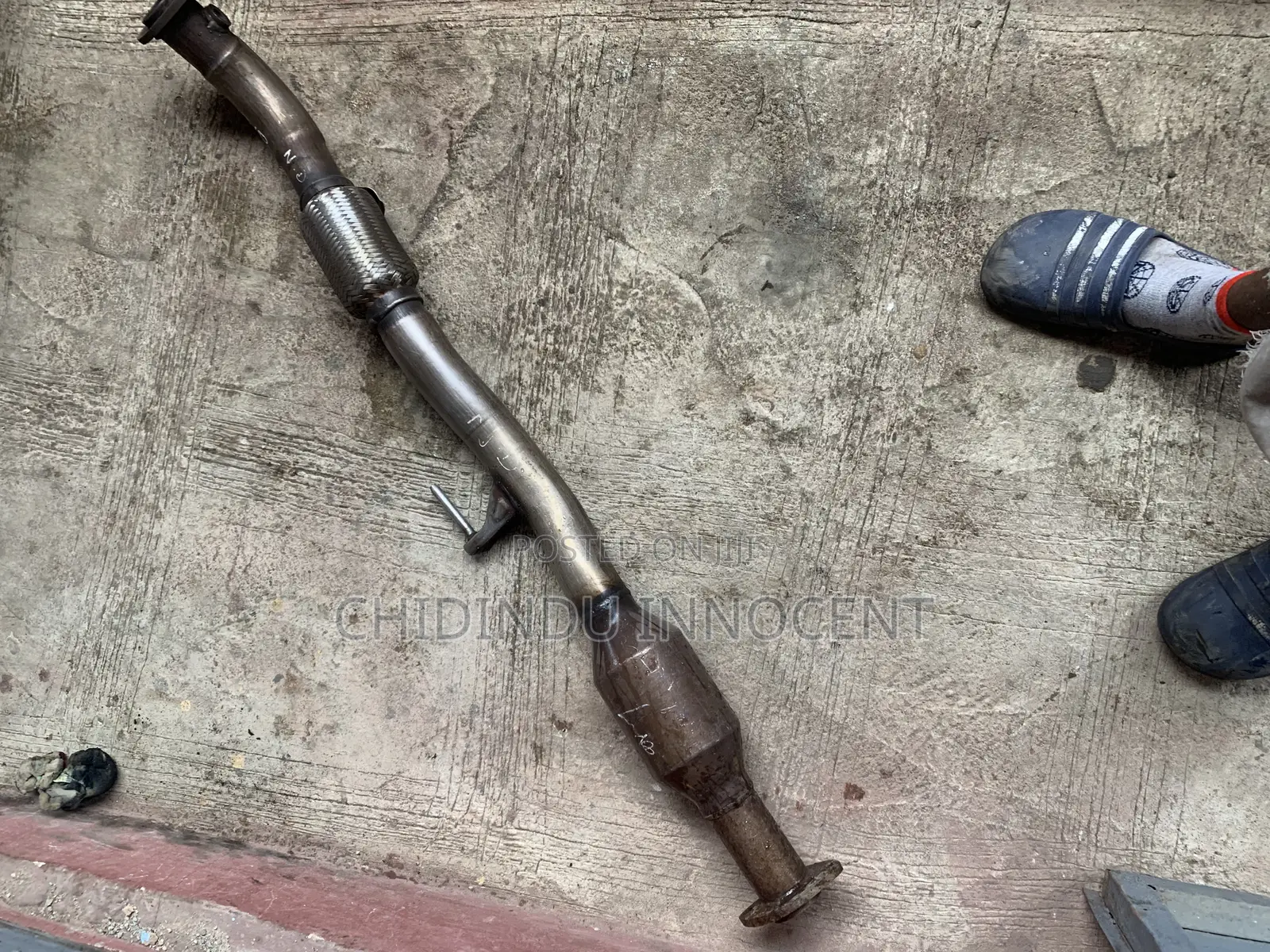 Center Catalyst Toyota Camry 2.4 2005 Model 4 Plug