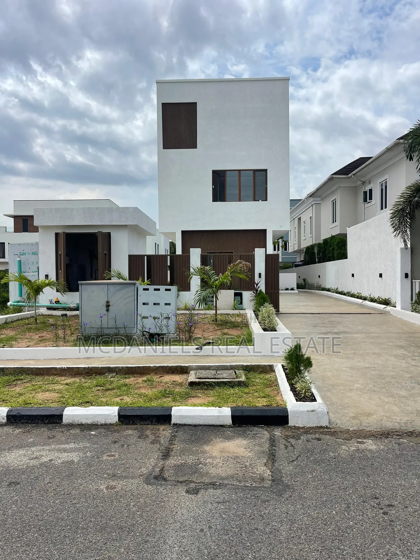 4bdrm Duplex in Osapa london for sale