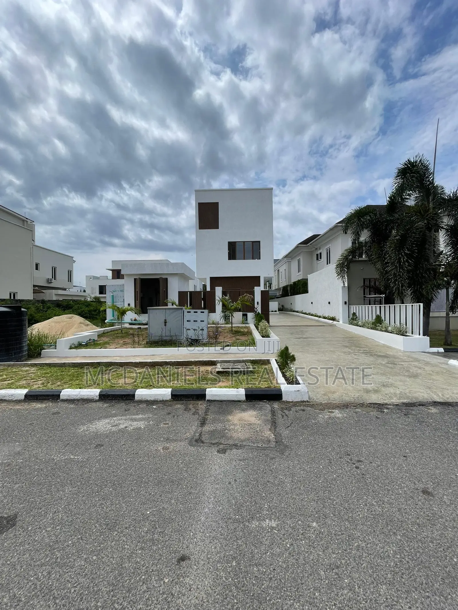 4bdrm Duplex in Osapa london for sale