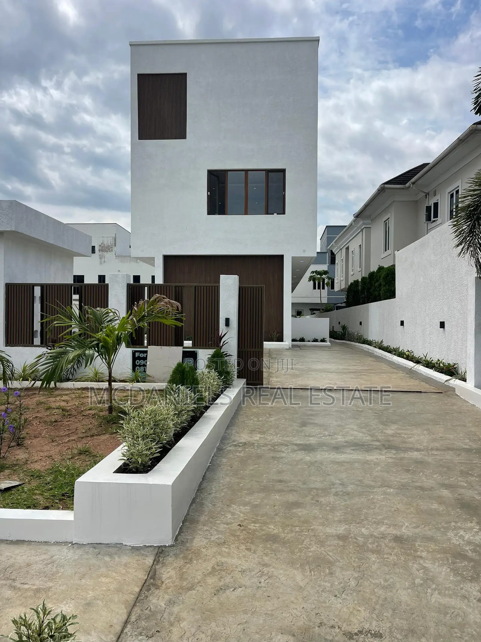 4bdrm Duplex in Osapa london for sale