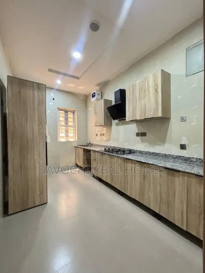 4bdrm Duplex in Orchid Road, Lekki Phase 2 for rent