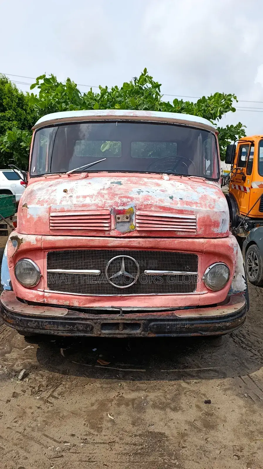 Foreign Used Mercedes Benz 911 Truck