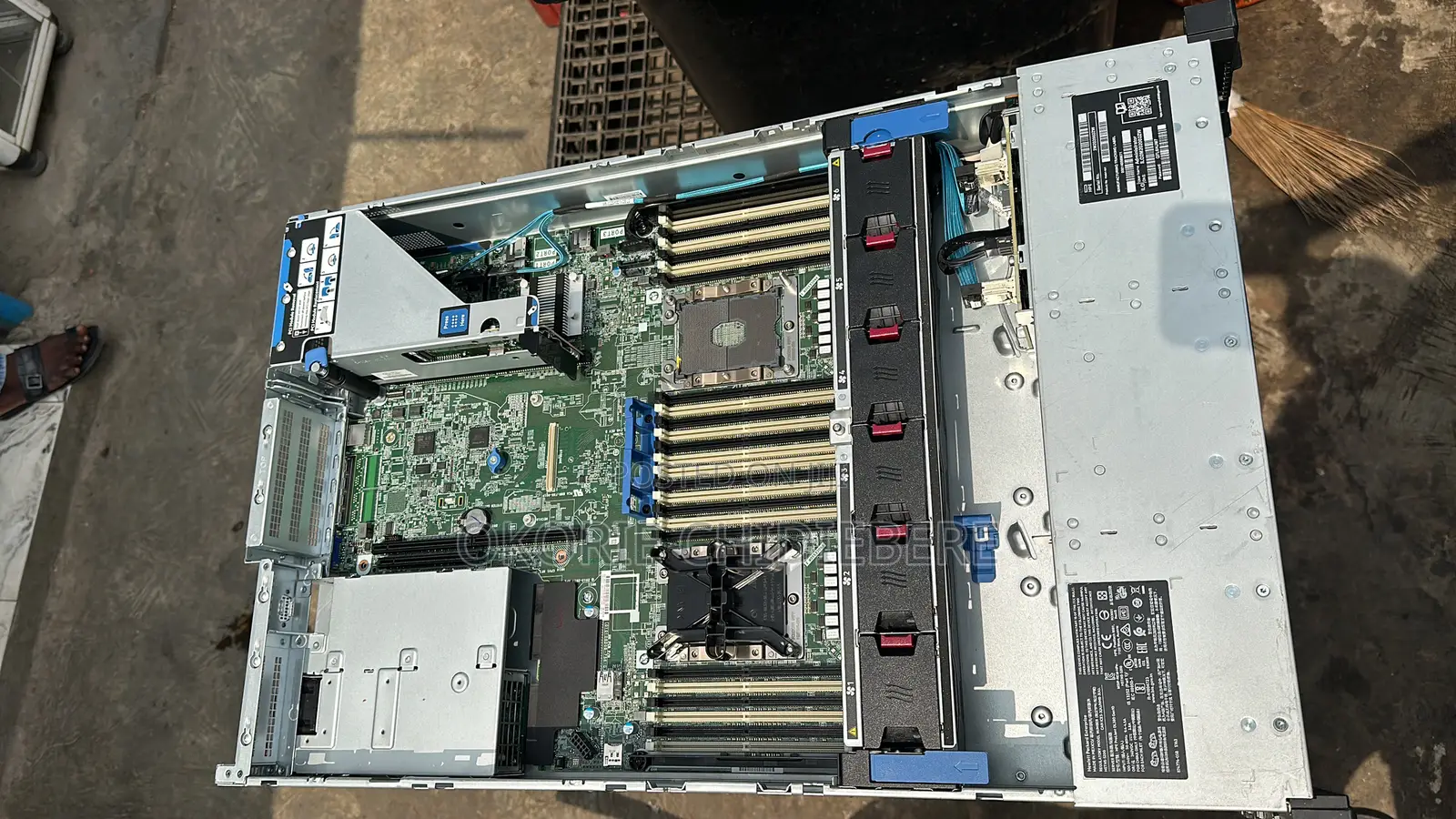 Server HP ProLiant DL 380 G10 4210R 64GB Intel Xeon HDD 2T