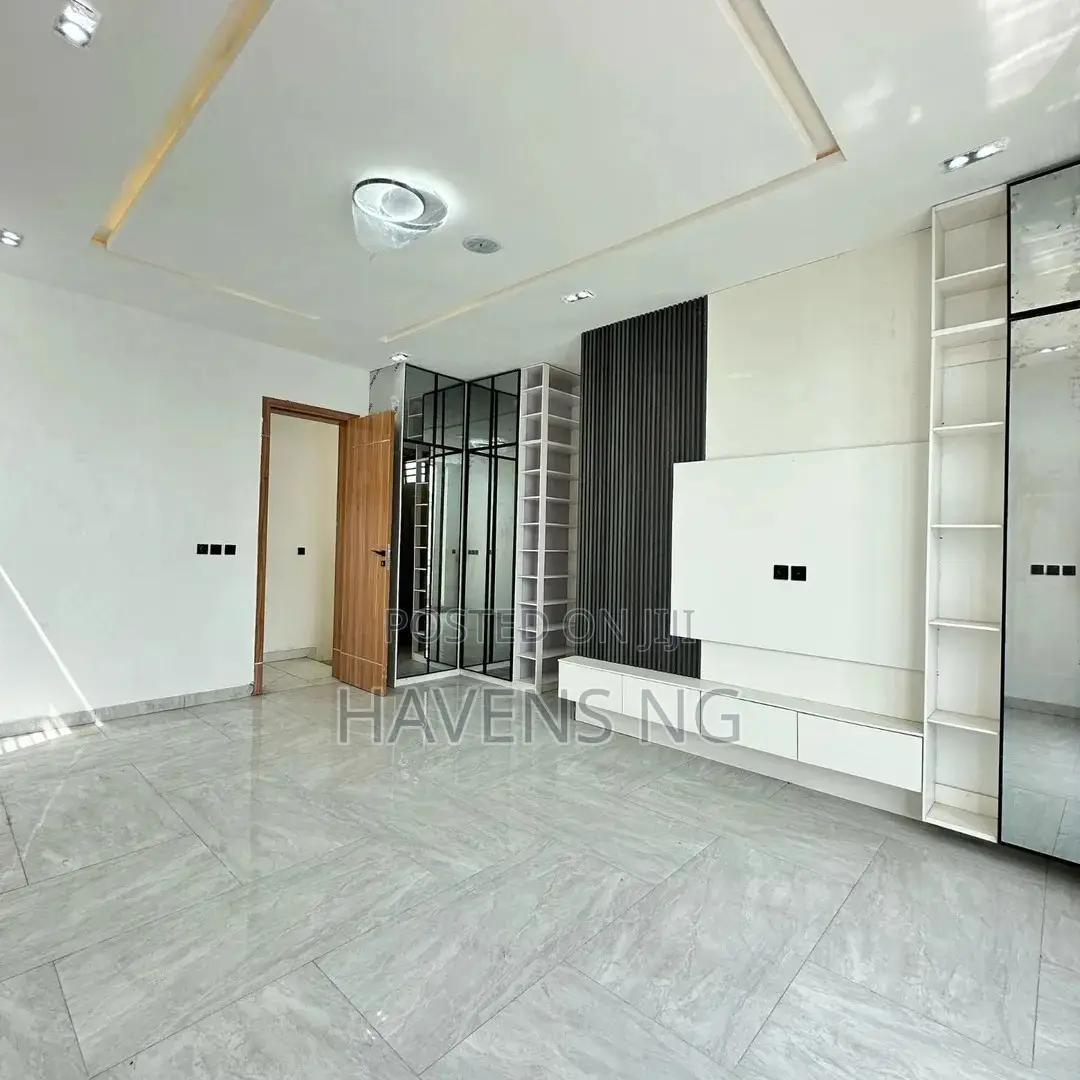4bdrm Duplex in Lekki Phase 2 for sale