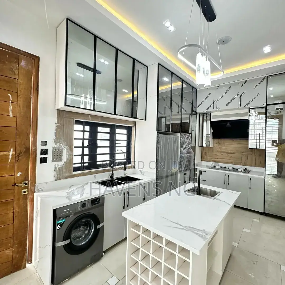 4bdrm Duplex in Lekki Phase 2 for sale