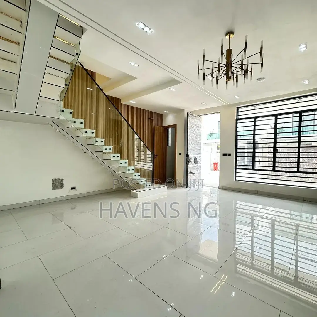4bdrm Duplex in Lekki Phase 2 for sale