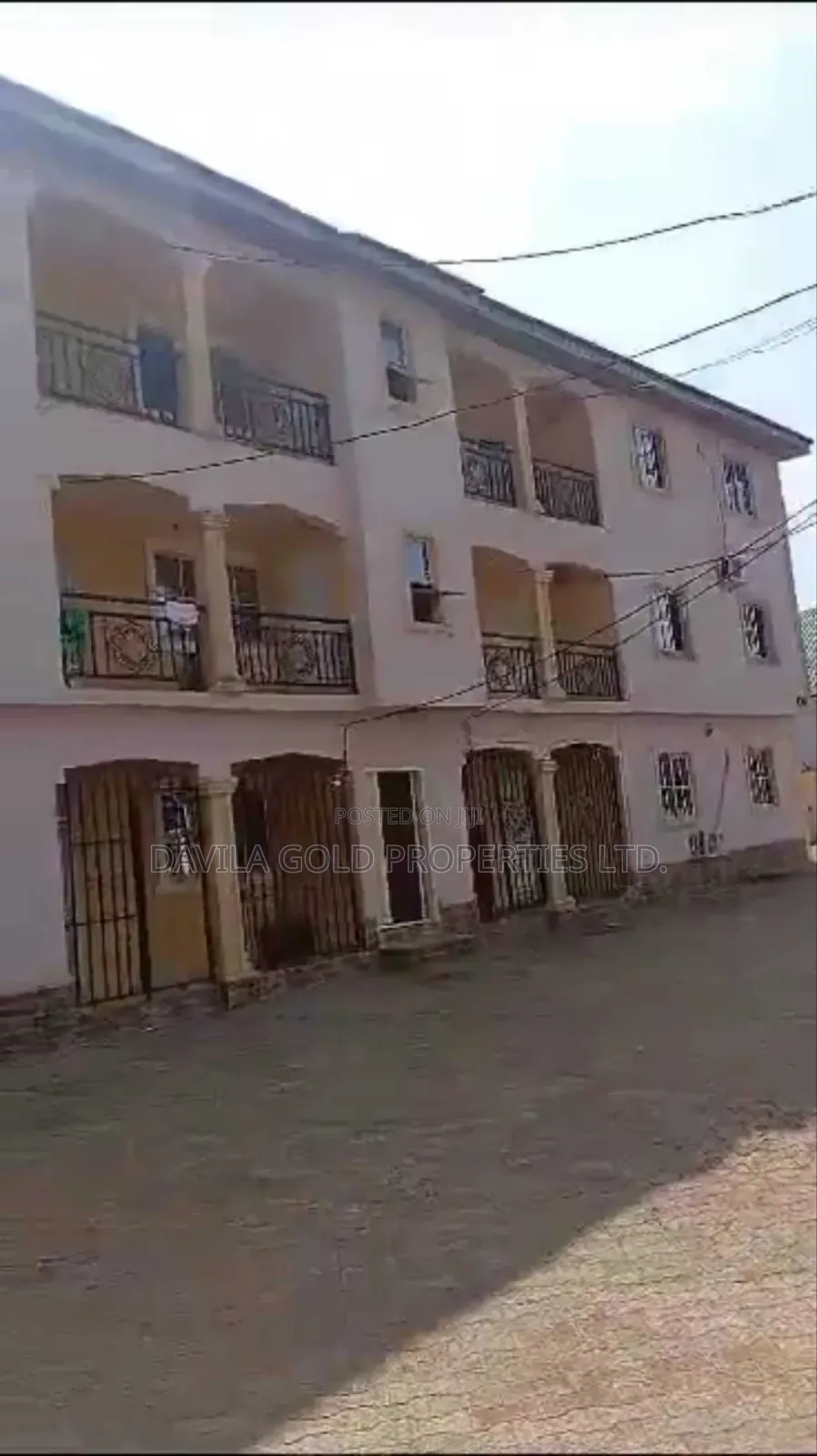 18bdrm Block of Flats in Benin City for sale