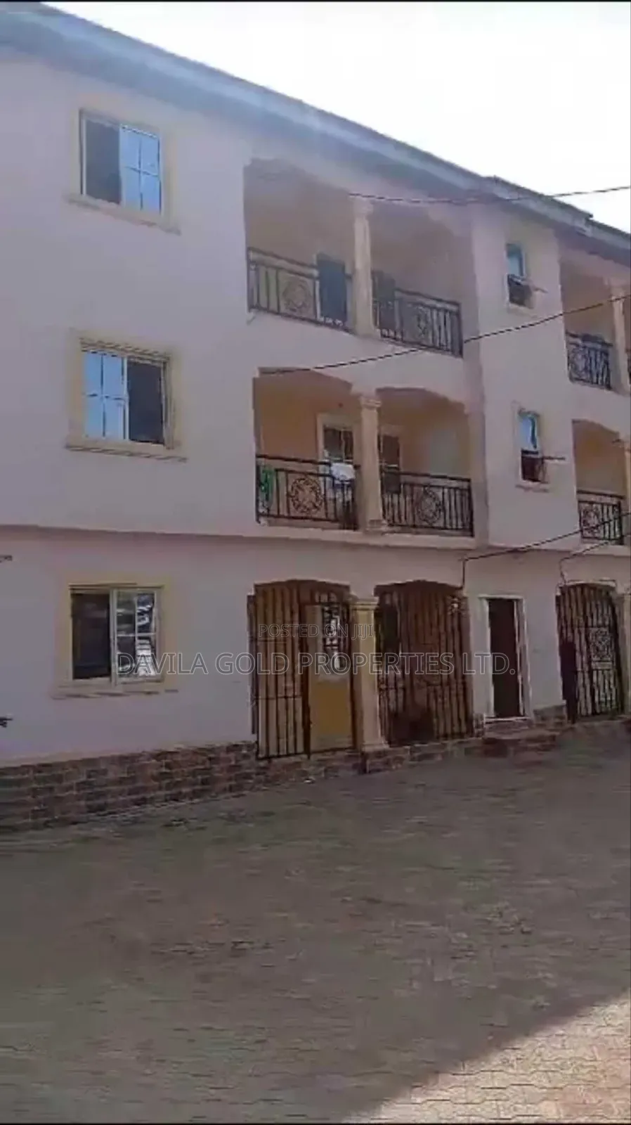18bdrm Block of Flats in Benin City for sale