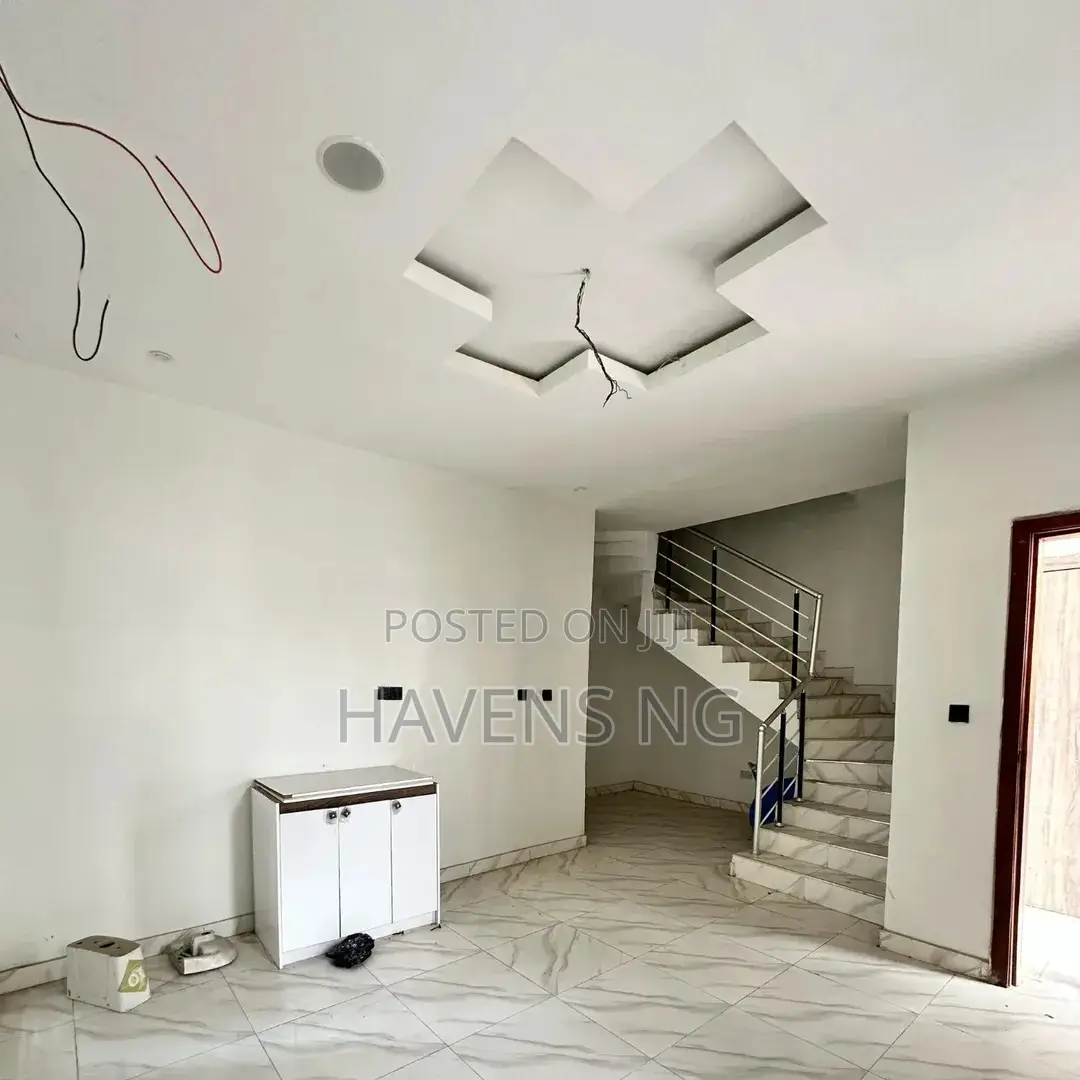 4bdrm Duplex in Lekki Phase 2 for sale