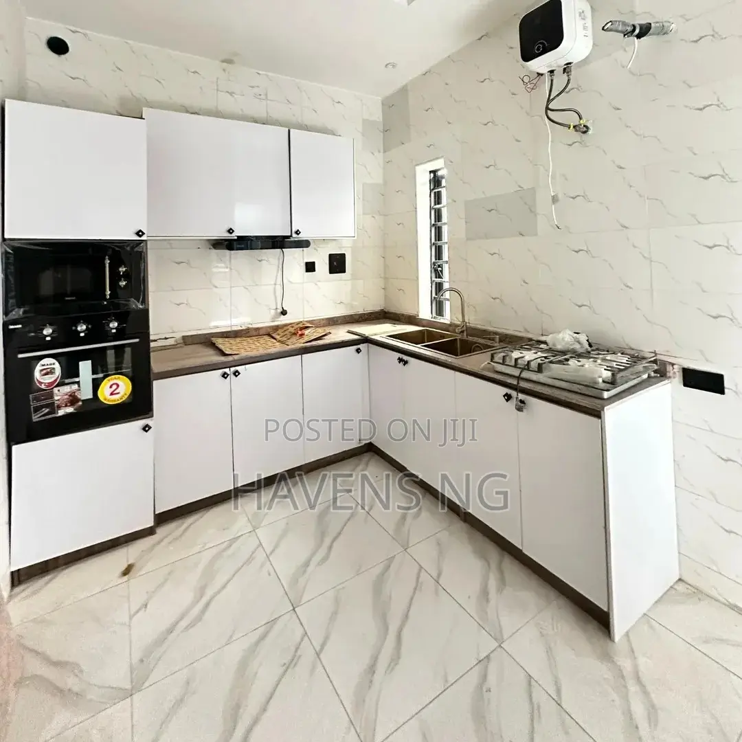 4bdrm Duplex in Lekki Phase 2 for sale