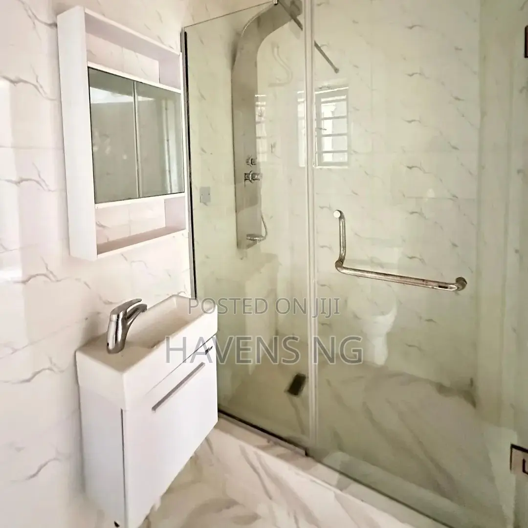 4bdrm Duplex in Lekki Phase 2 for sale