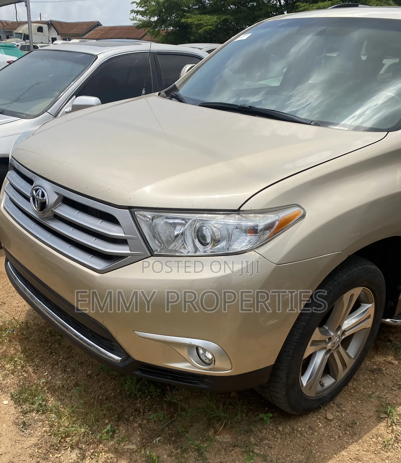 Toyota Highlander Limited 2012 Gold