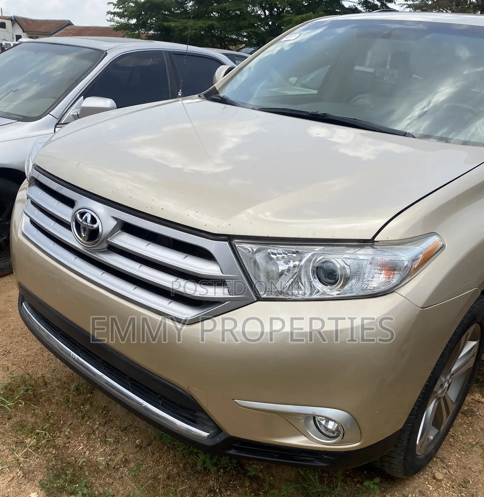 Toyota Highlander Limited 2012 Gold