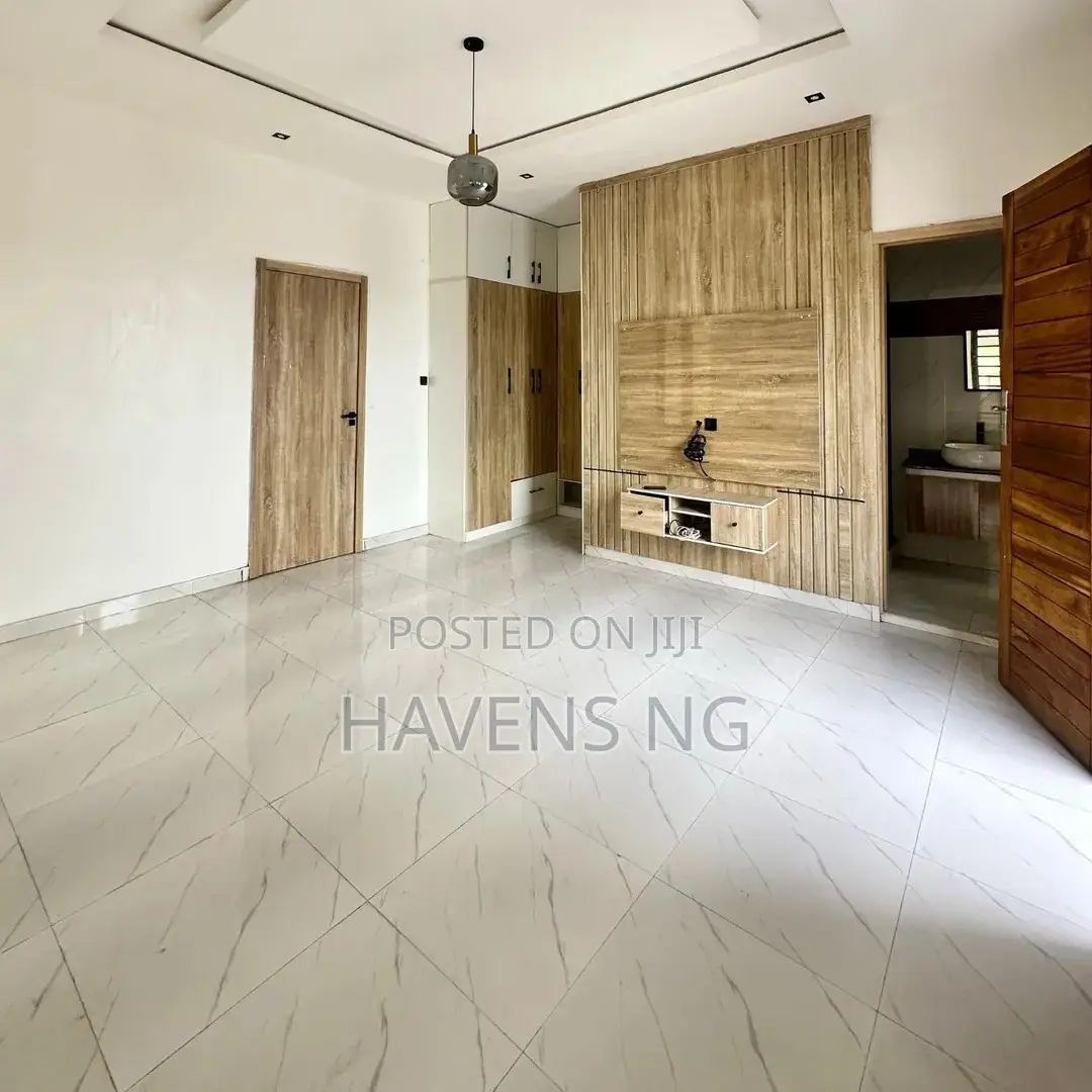 4bdrm Duplex in Agungi for sale