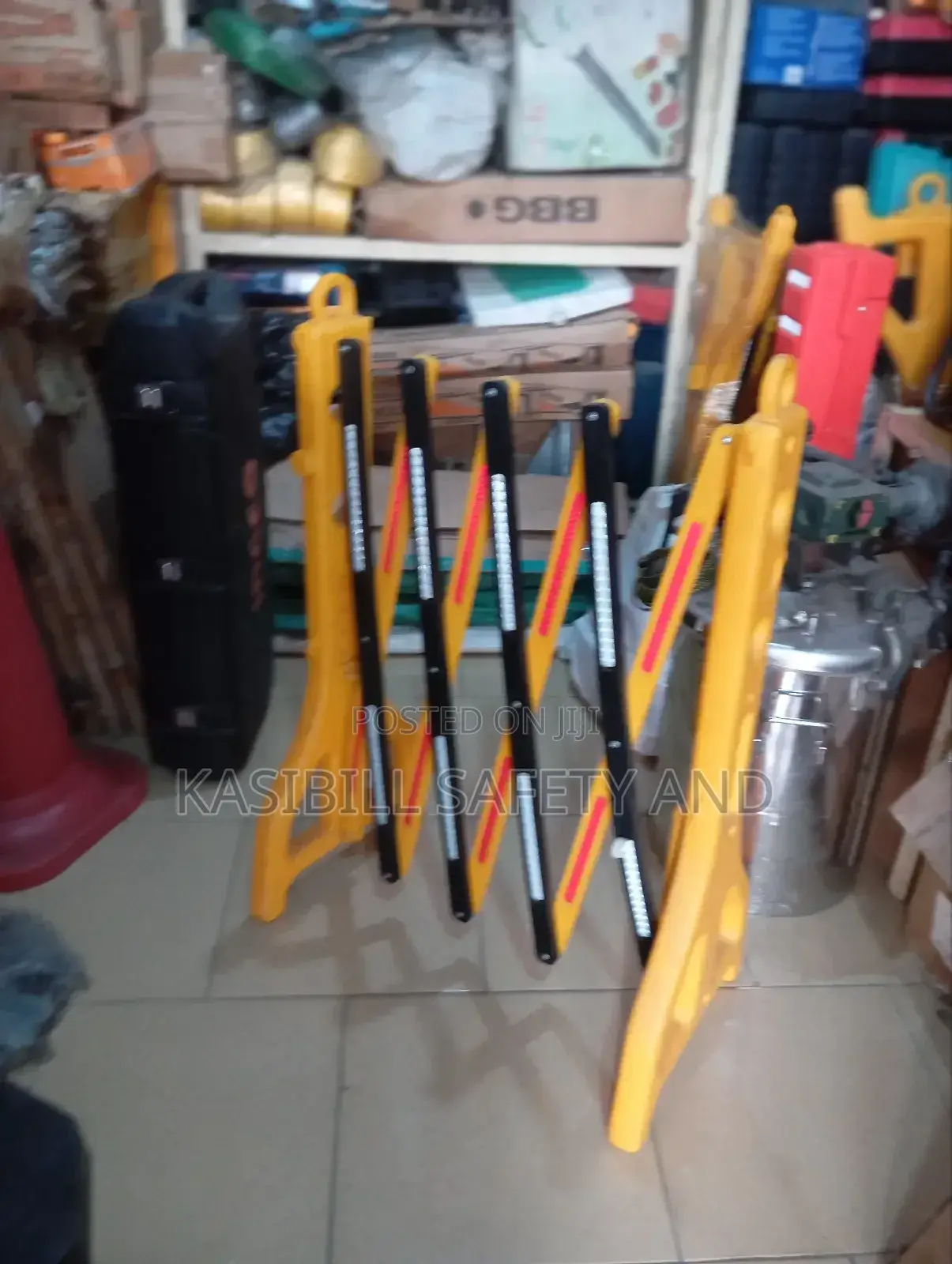 Collapsible Barrier Or Expandable Barrier