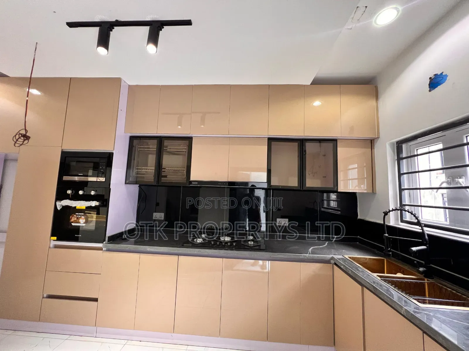 4bdrm Duplex in Camp David Estate, Gwarinpa for sale