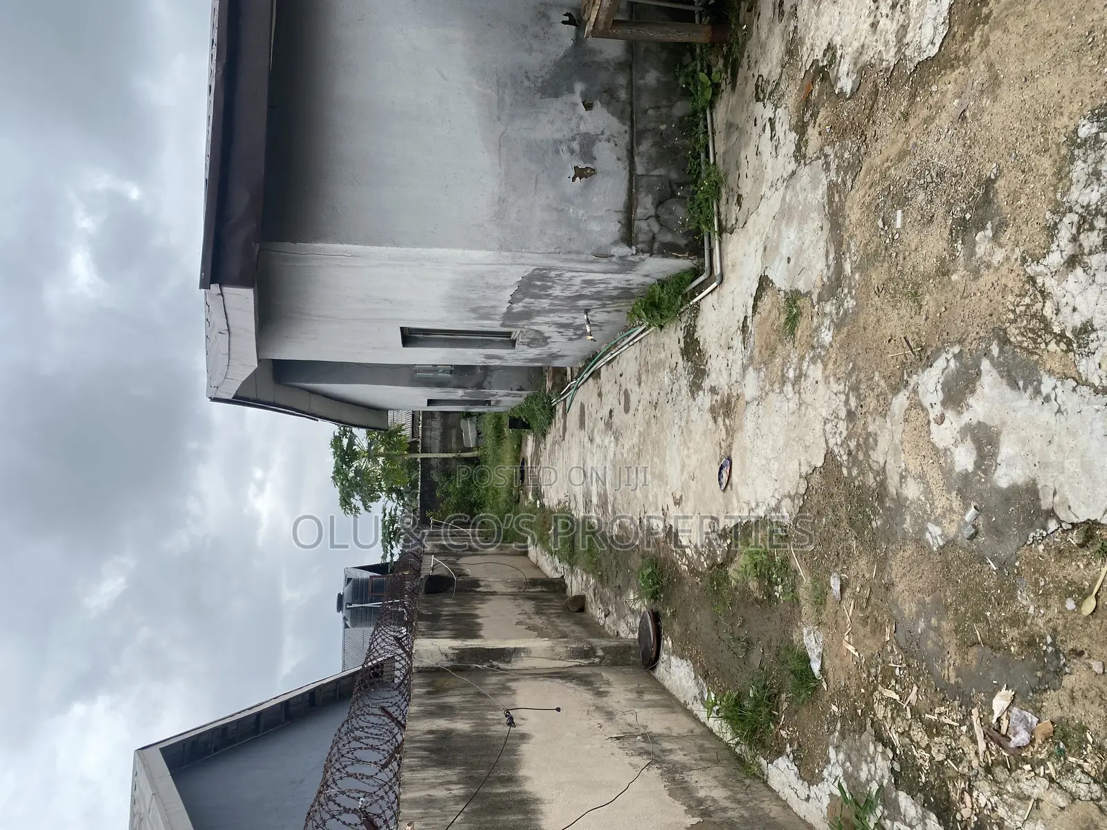 3bdrm Bungalow in Aco Amac Estate, Lugbe District for sale